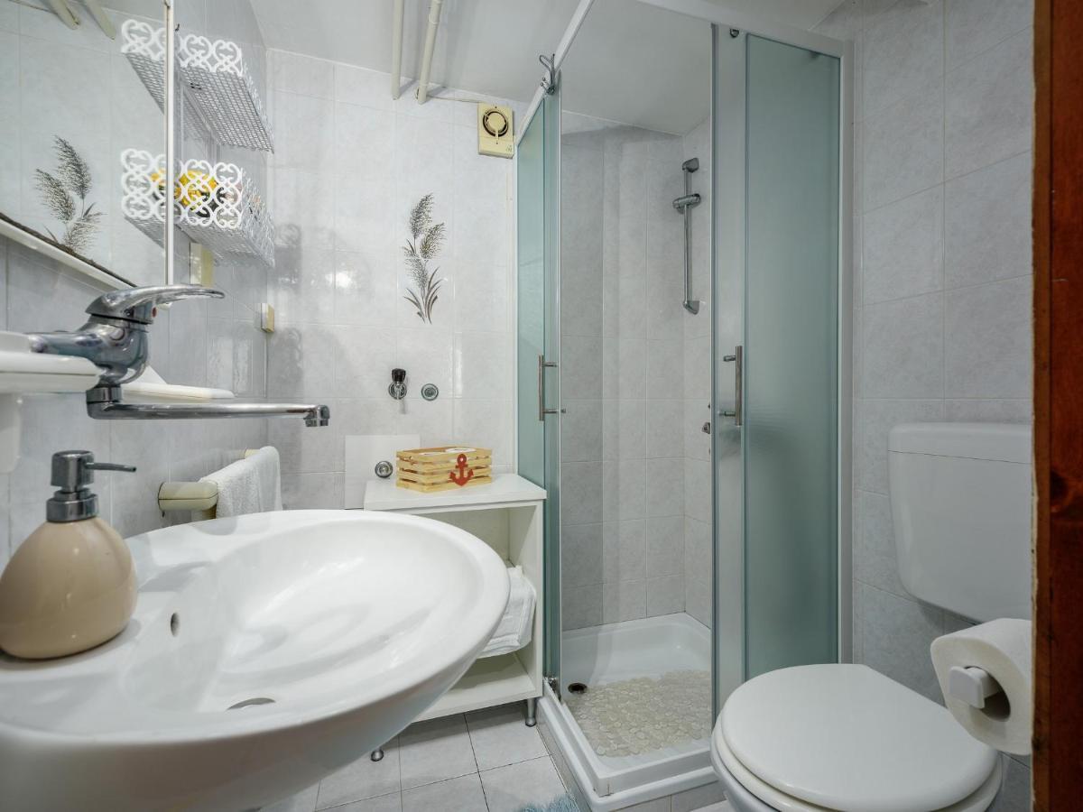 Casa Astrid By The Sea In Porec Luaran gambar
