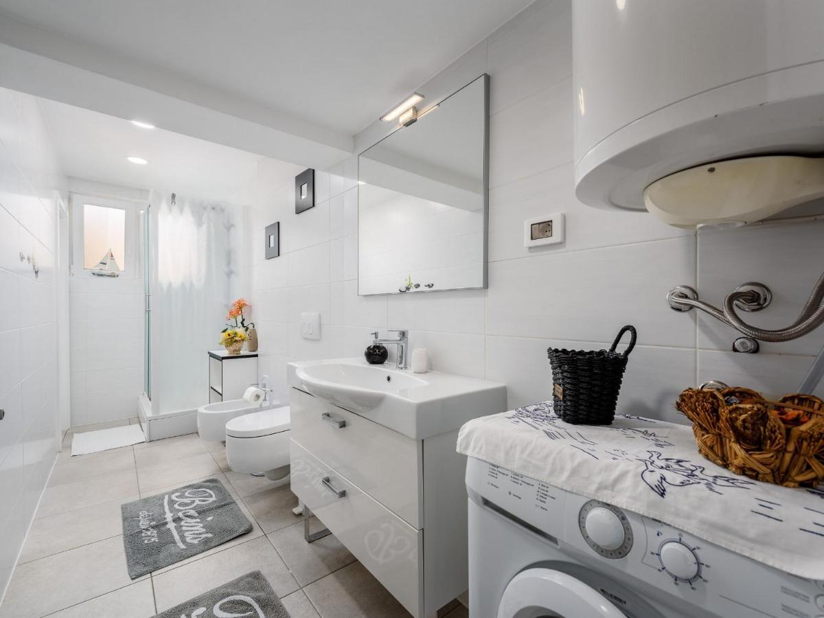 Casa Astrid By The Sea In Porec Luaran gambar